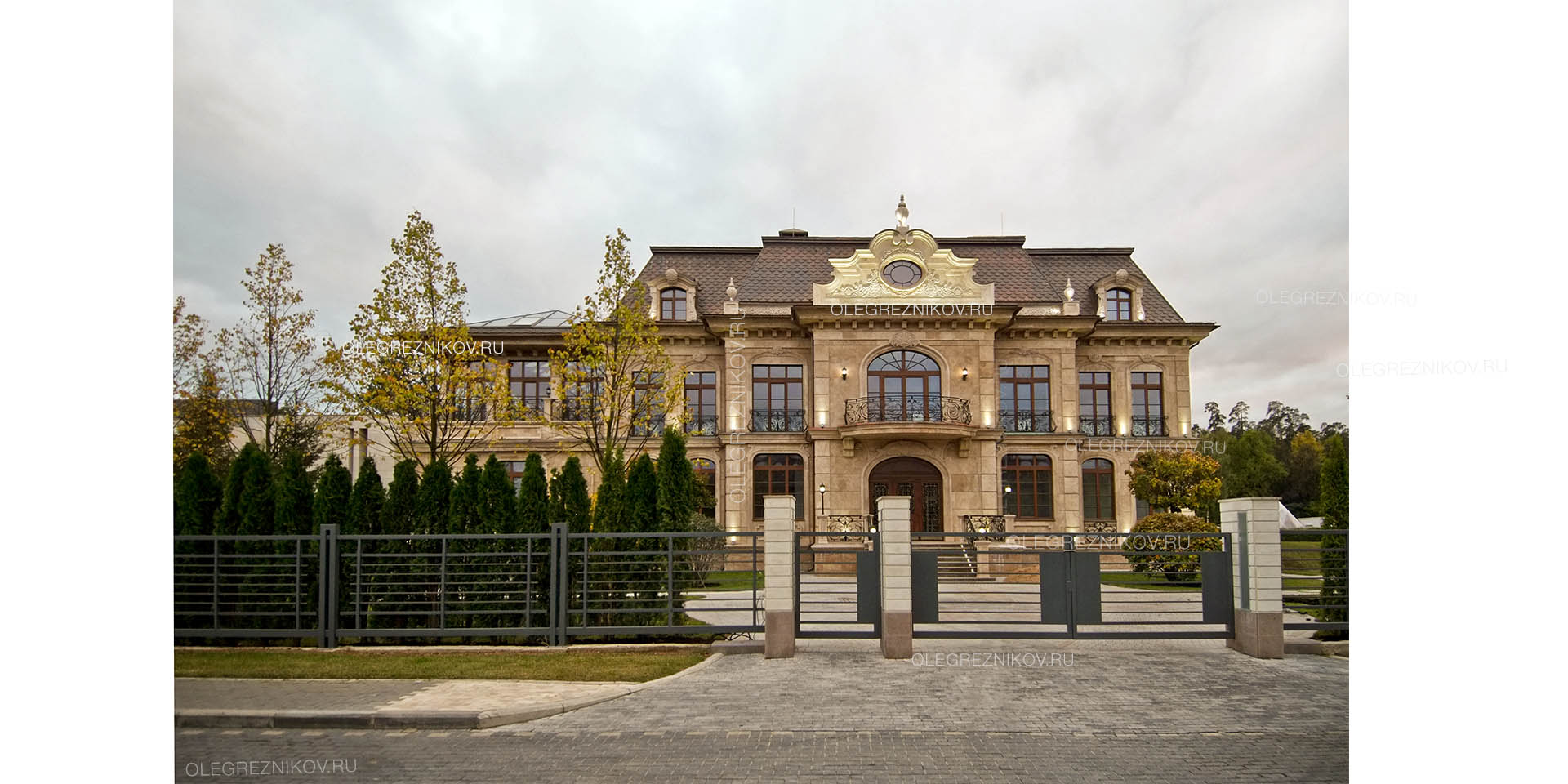 Фасад классического особняка